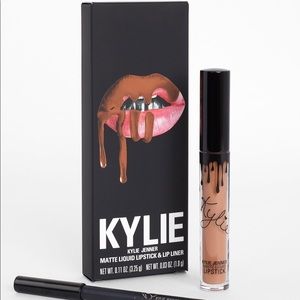 🆕 Kylie Lip Kit in Hazel